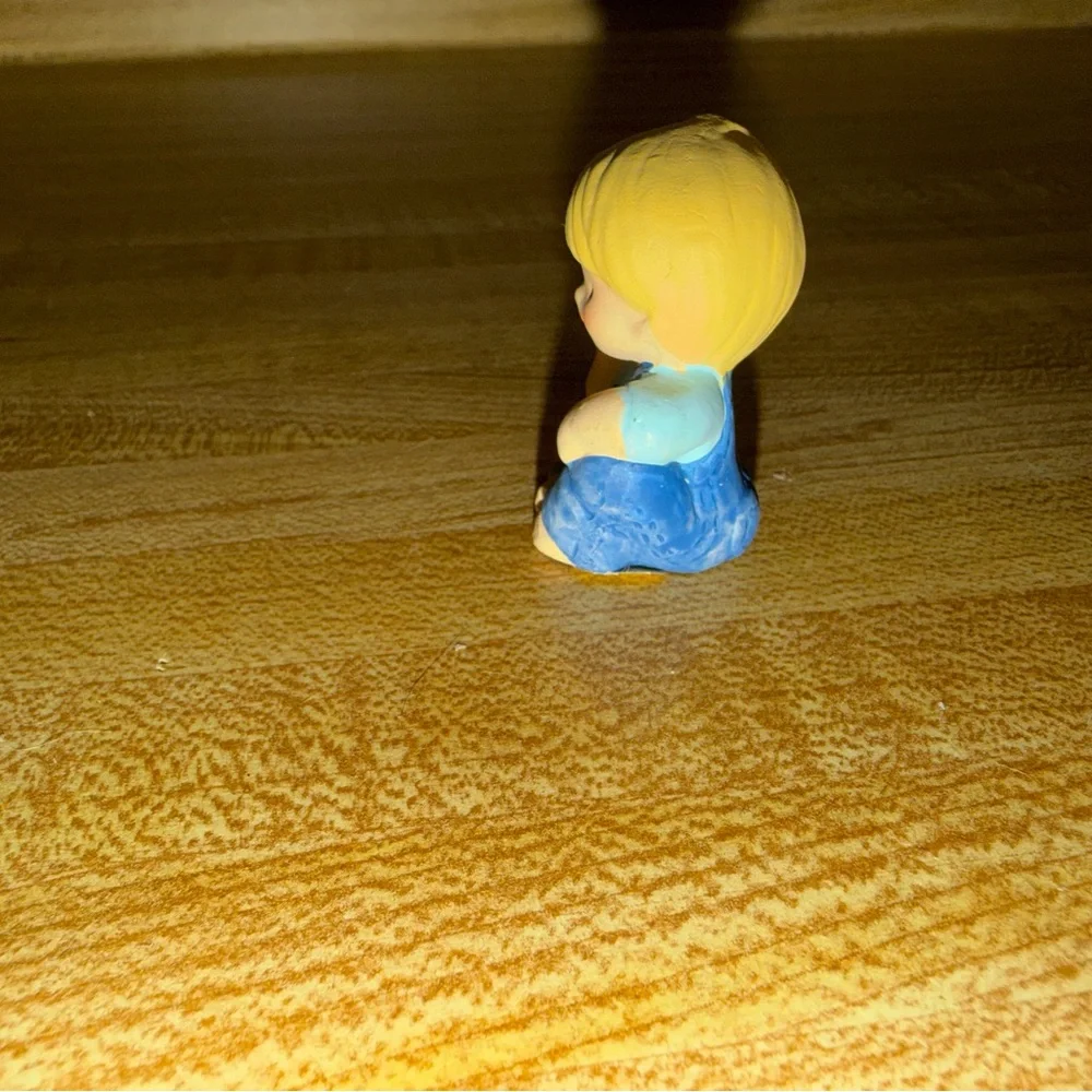 Vintage 1983 country cousins sitting boy figure knick knack trinket